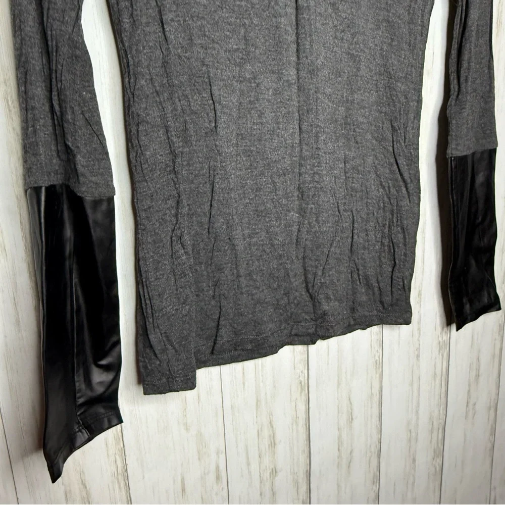 Vince gray with black sleeves XS